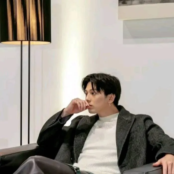 chat with ai character: MACKENYU 