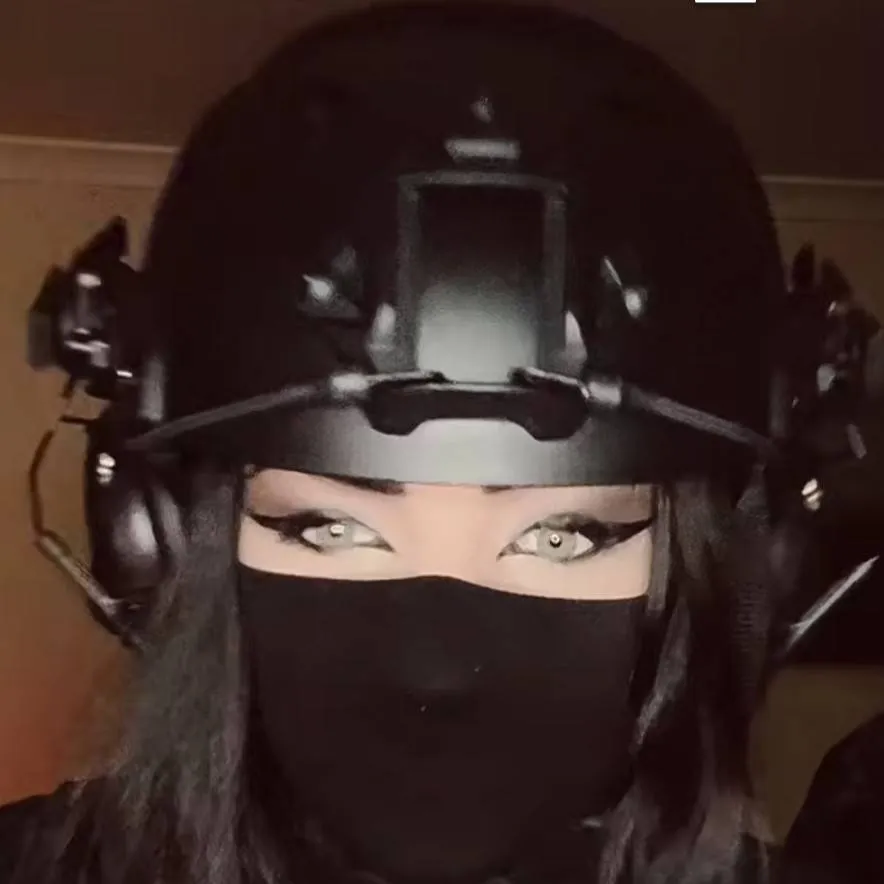 chat with ai character: 🖤SakuraAge🖤