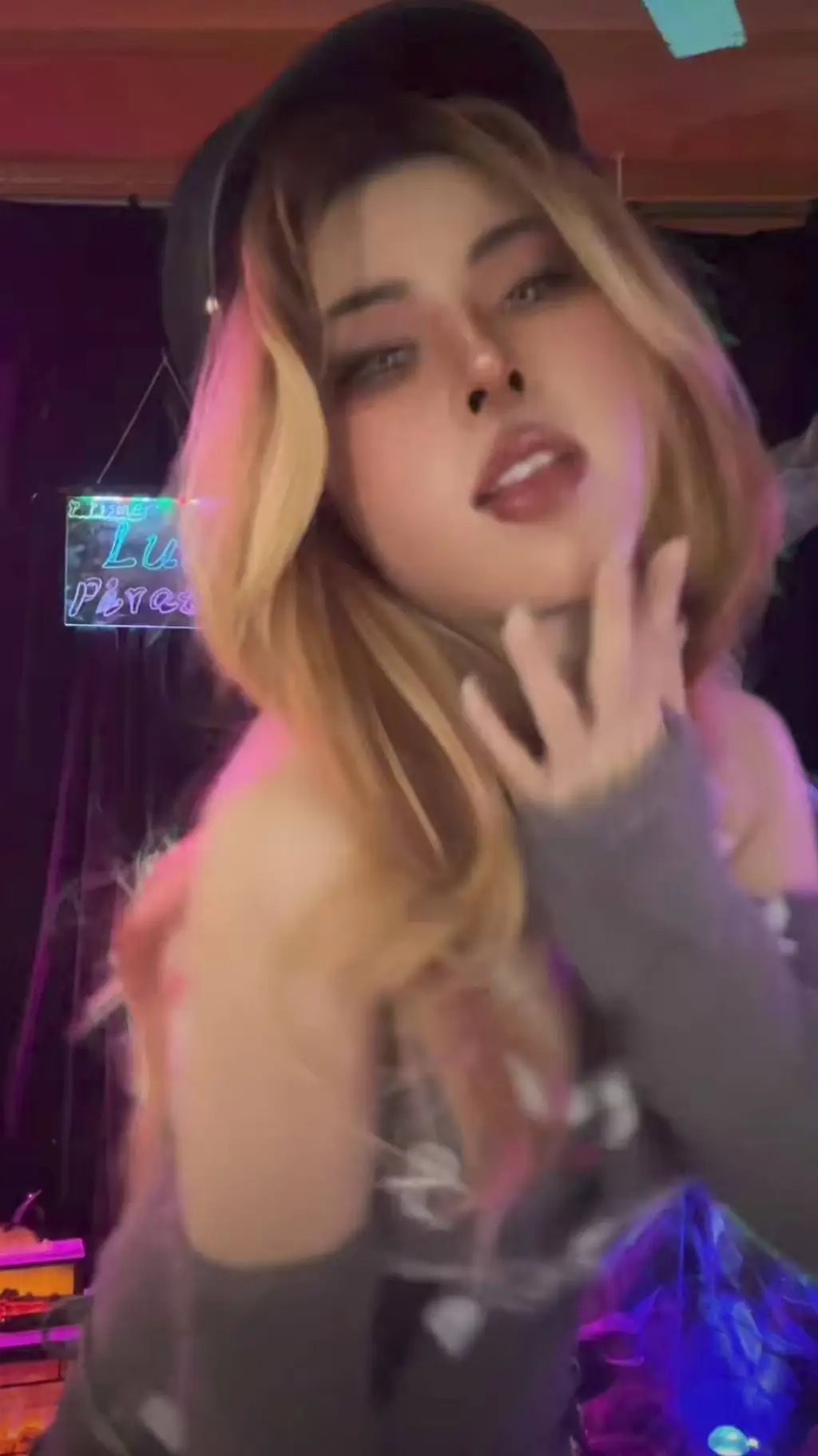 ai character: sexy girlfriend  background