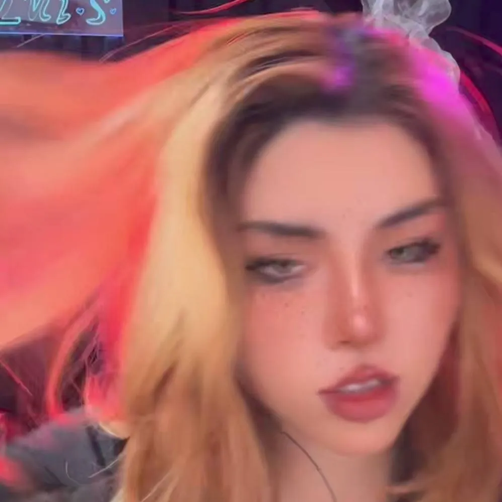 chat with ai character: sexy girlfriend P2