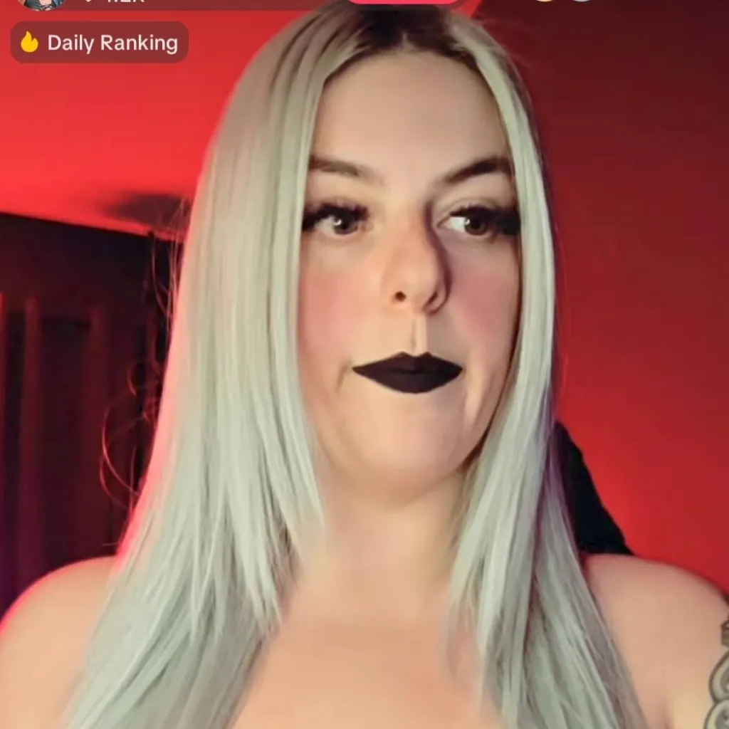 chat with ai character: Goth girlfriend 