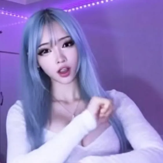 chat with ai character: Luna P2