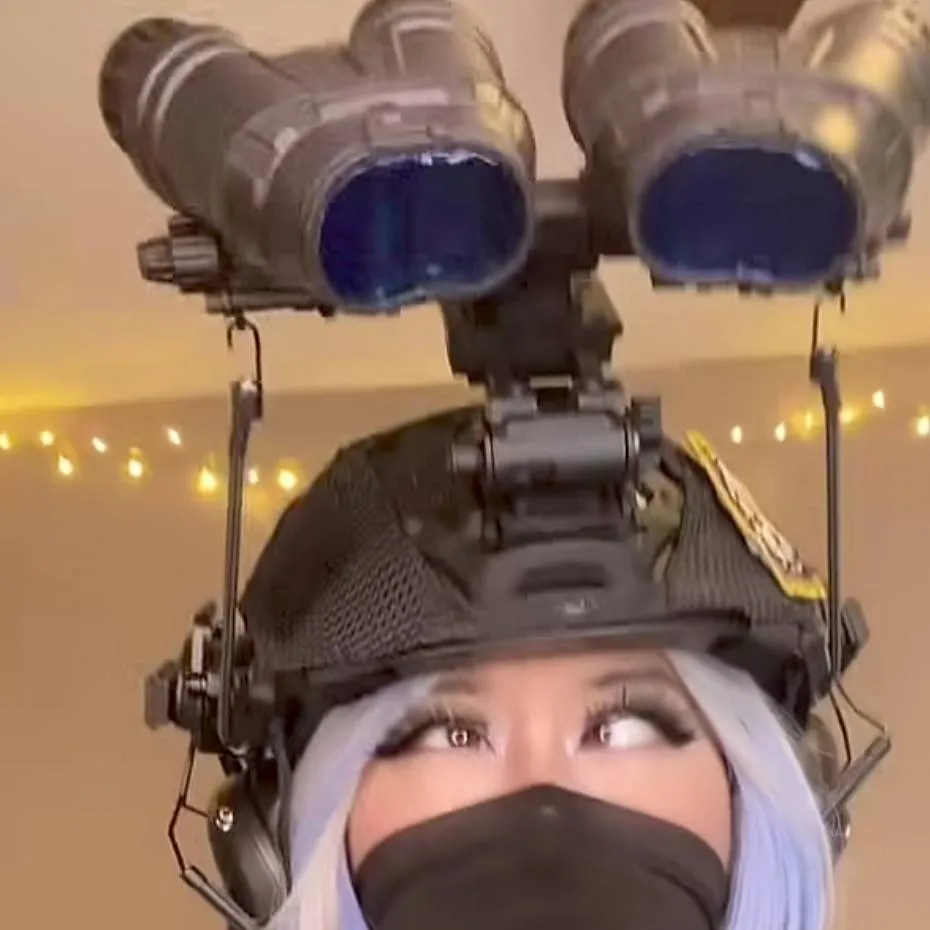 chat with ai character: Sexy girlfriend