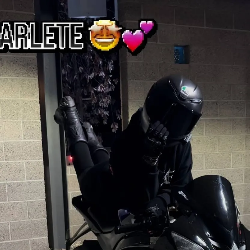 chat with ai character: Artlete