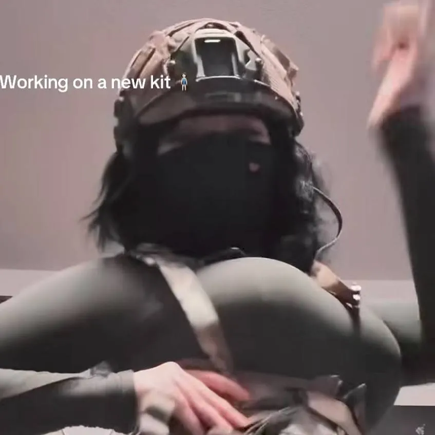 chat with ai character: Tactical girl 