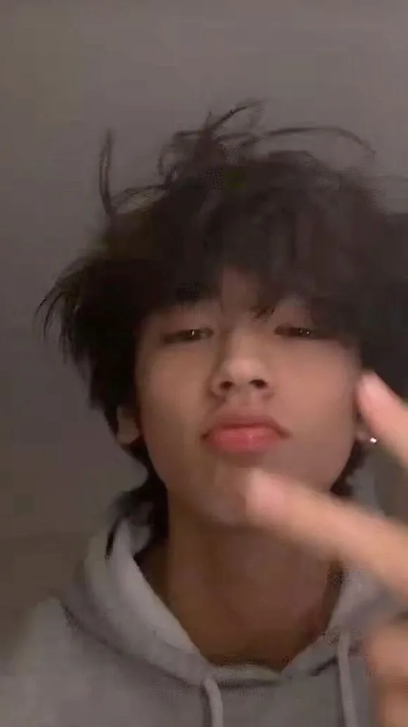 ai character: 🤍~Eliot~🤍 background