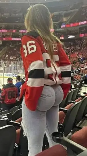 ai character: smash or pass  background