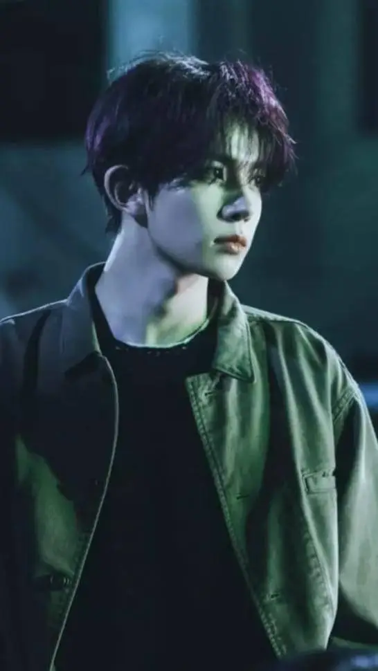 ai character: Lee Heeseung  background