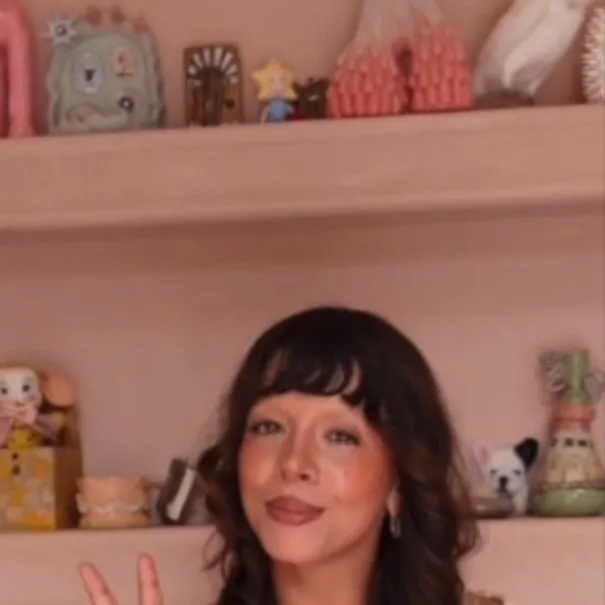 chat with ai character: Commission me! 