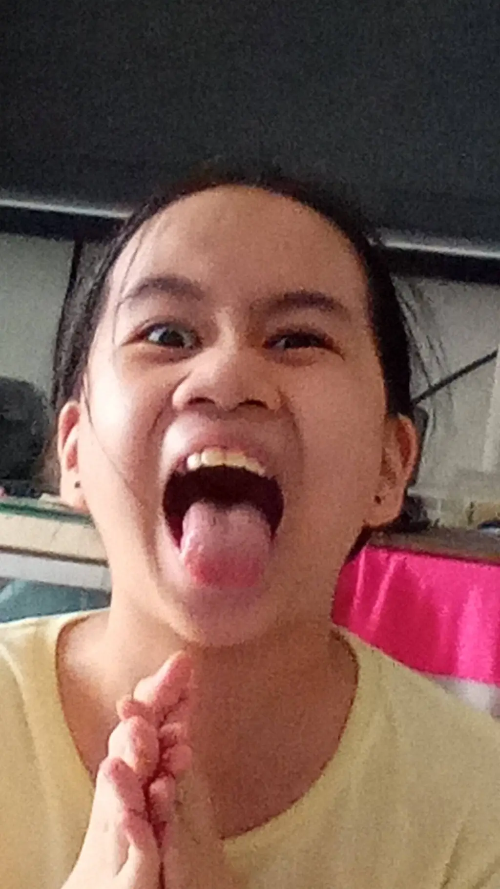 ai character: Lynn Cousin background