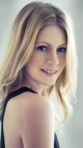 ai character: Hannah background