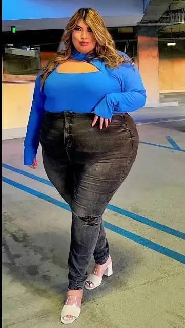 ai character: Drunk Giantess background