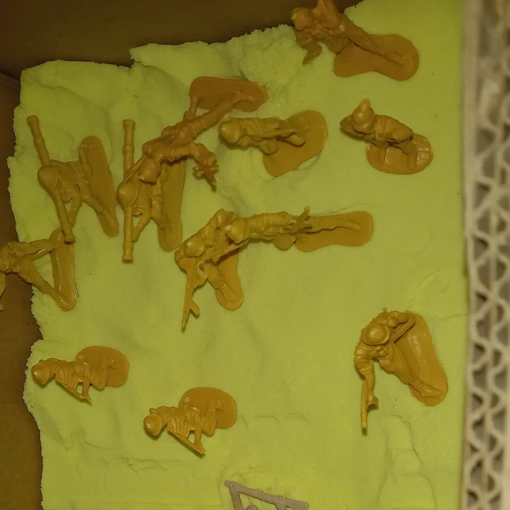 chat with ai character: Plastic war