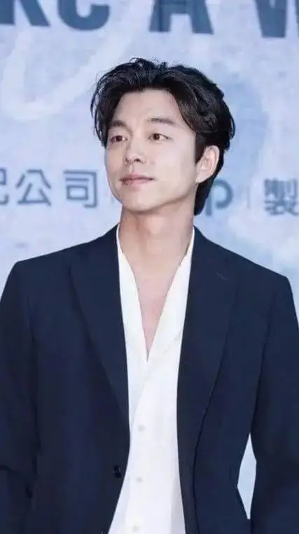 ai character: gong yoo  background