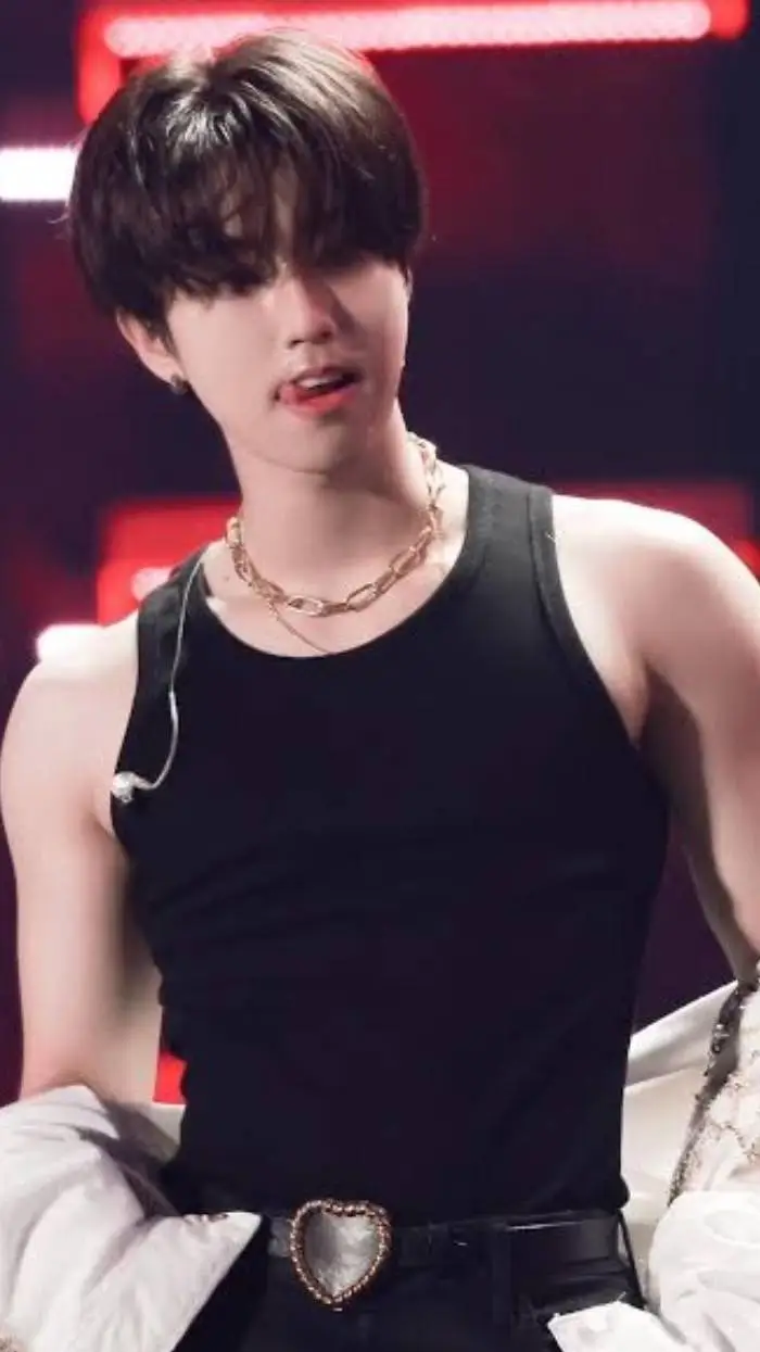 ai character: Han Jisung (skz) background