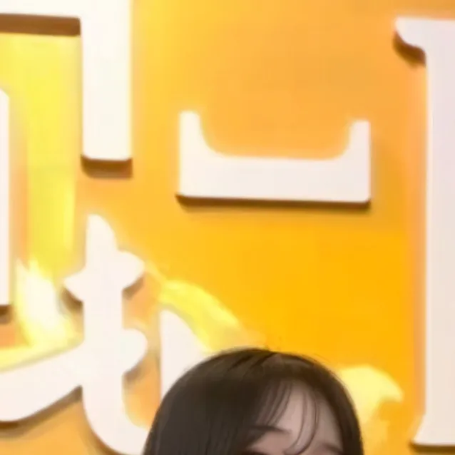 chat with ai character: Mina