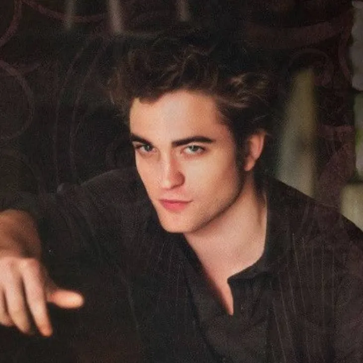 chat with ai character: Edward Cullen