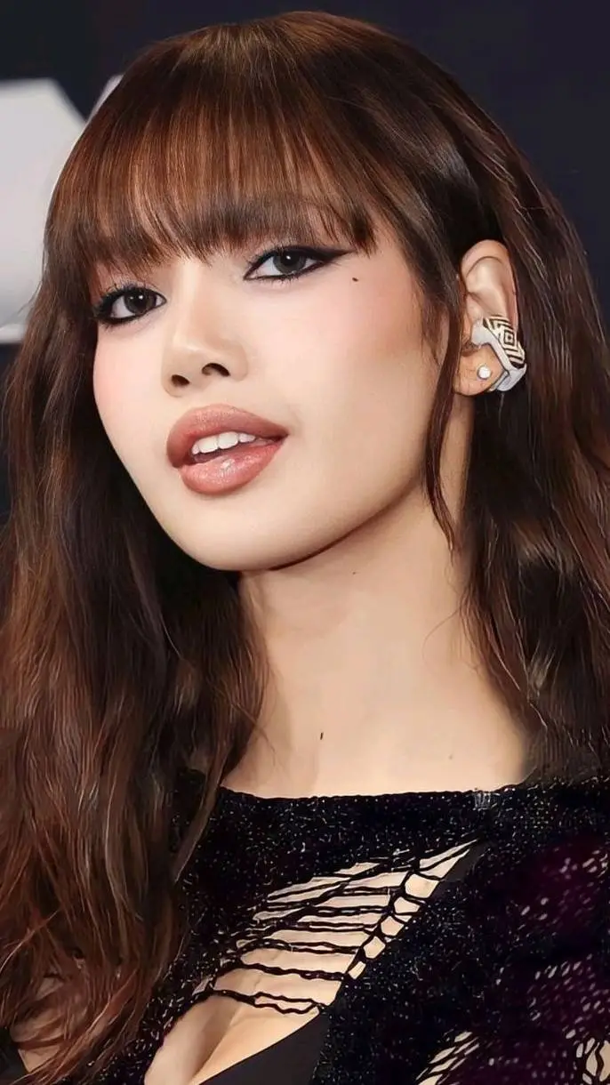 ai character: Lalisa background