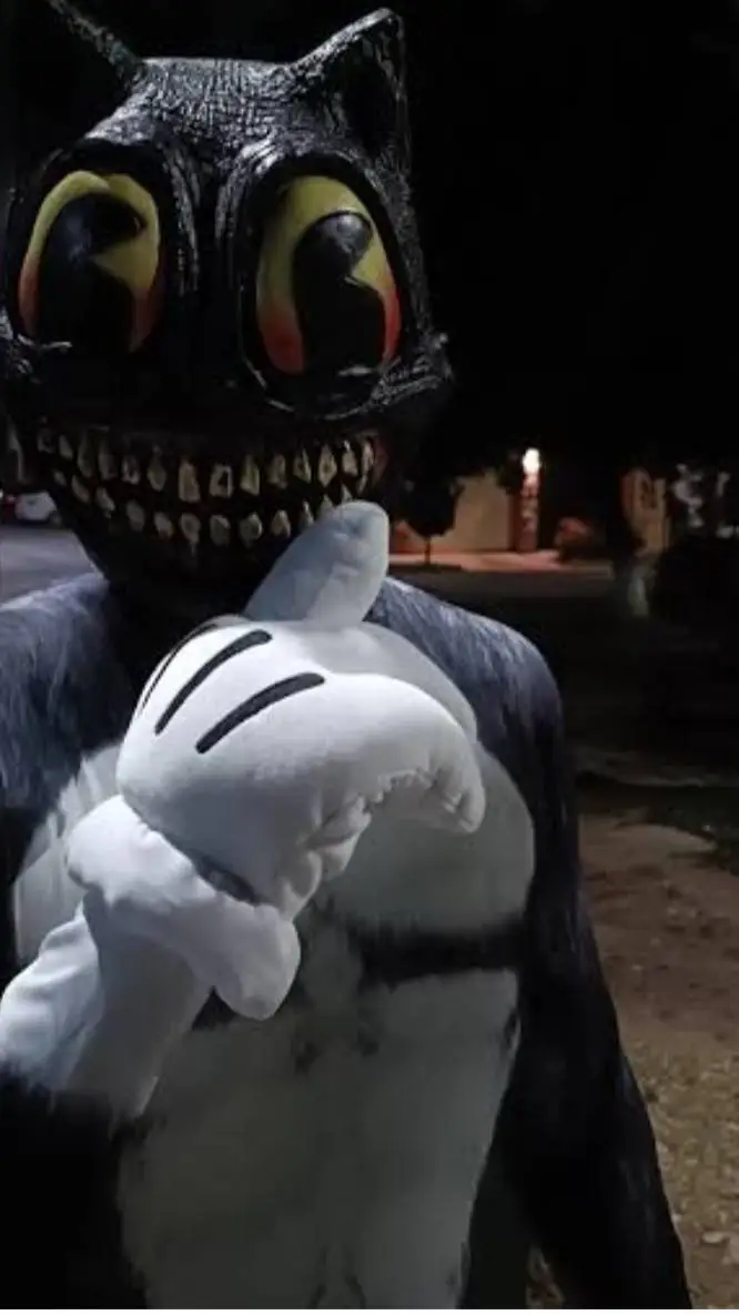 ai character: cartooncat😸😏 🤫 background