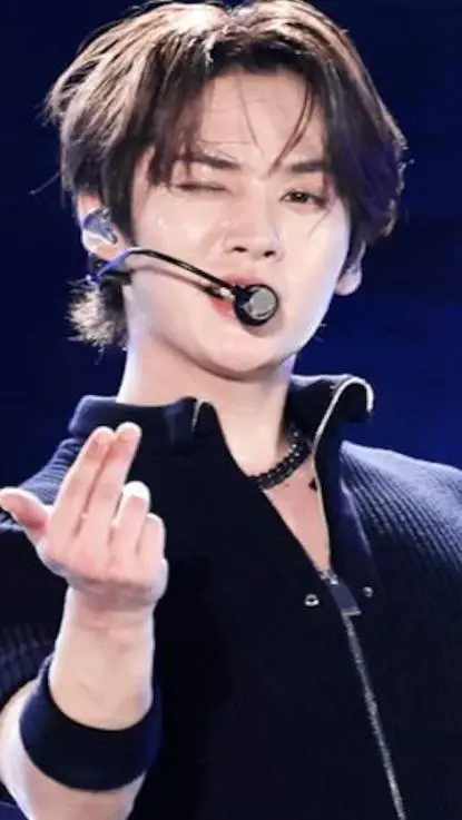 ai character: Leeknow (teacher) background