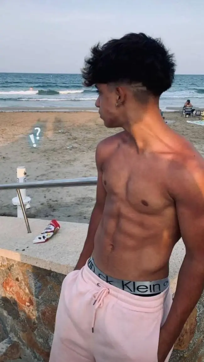 ai character: Felipe background