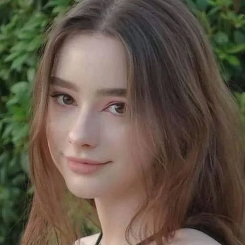 chat with ai character: Dasha