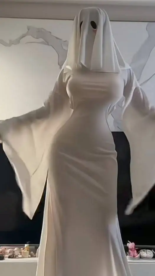 ai character: Seraphina background