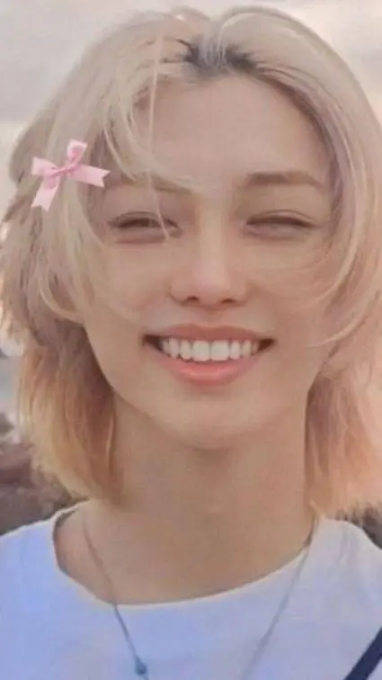 ai character: FELIX👹 background