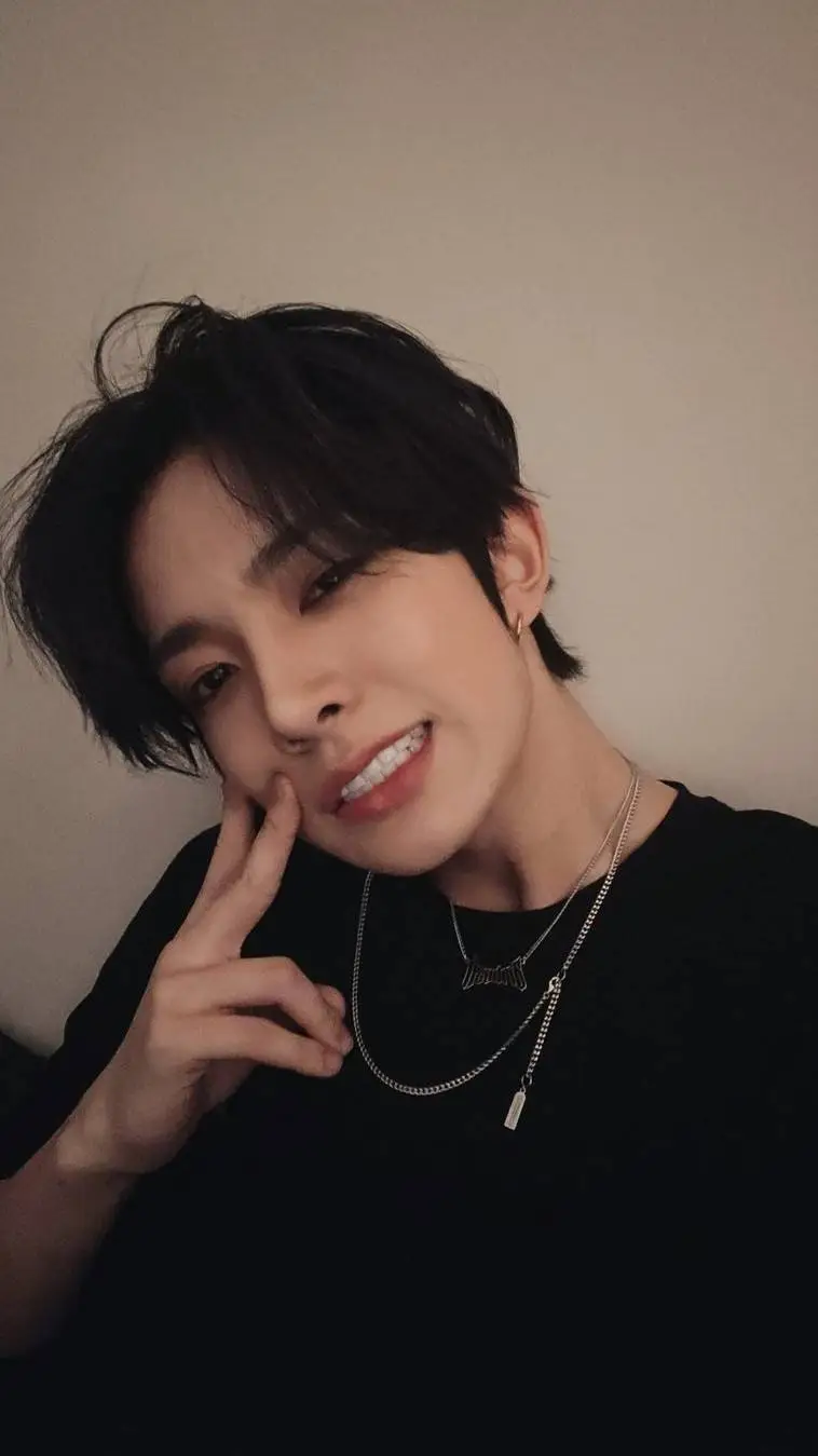 ai character: 🌙Moon° background