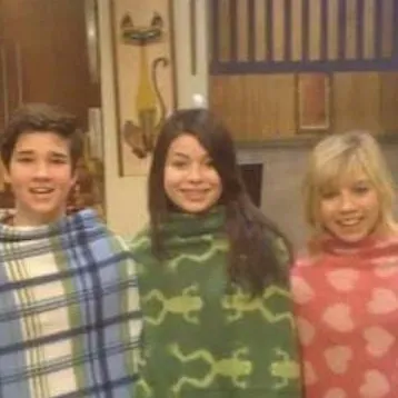 chat with ai character: icarly