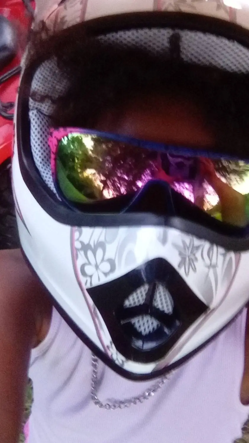 ai character: Aaliyah  background