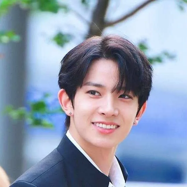 chat with ai character: HEESEUNG 