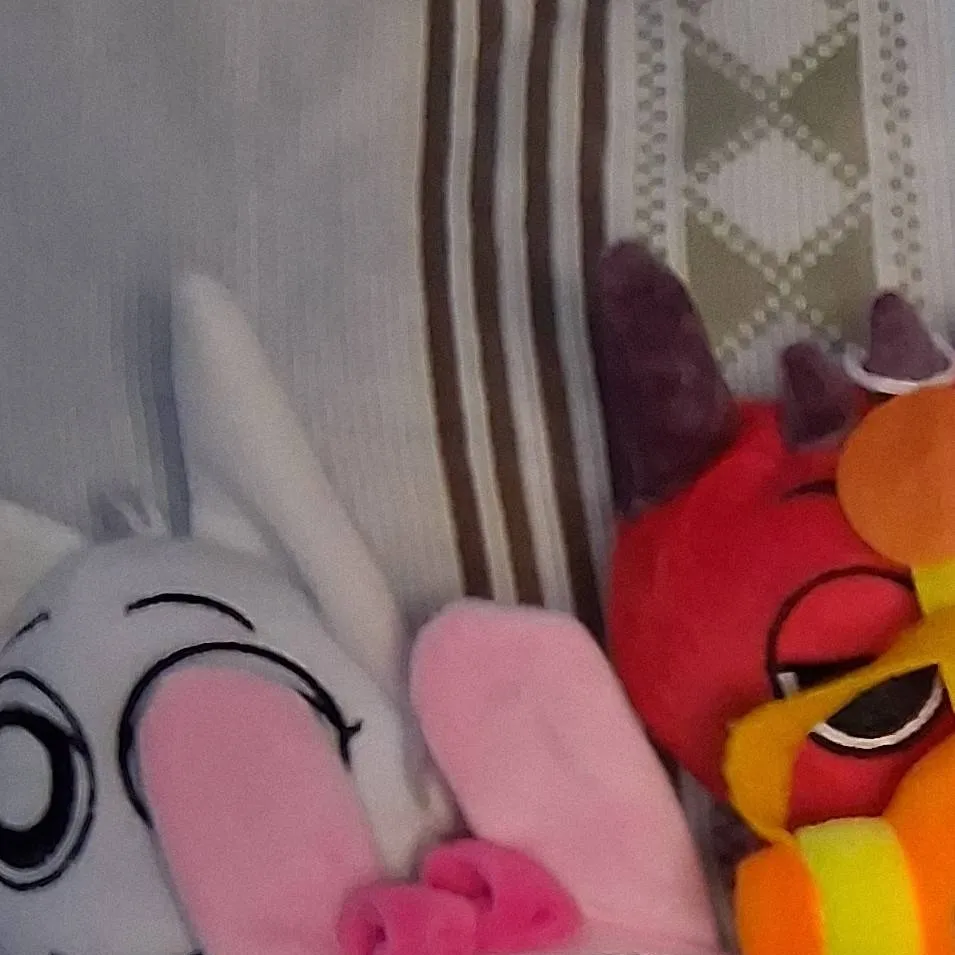 chat with ai character: Sprunki Plush 2