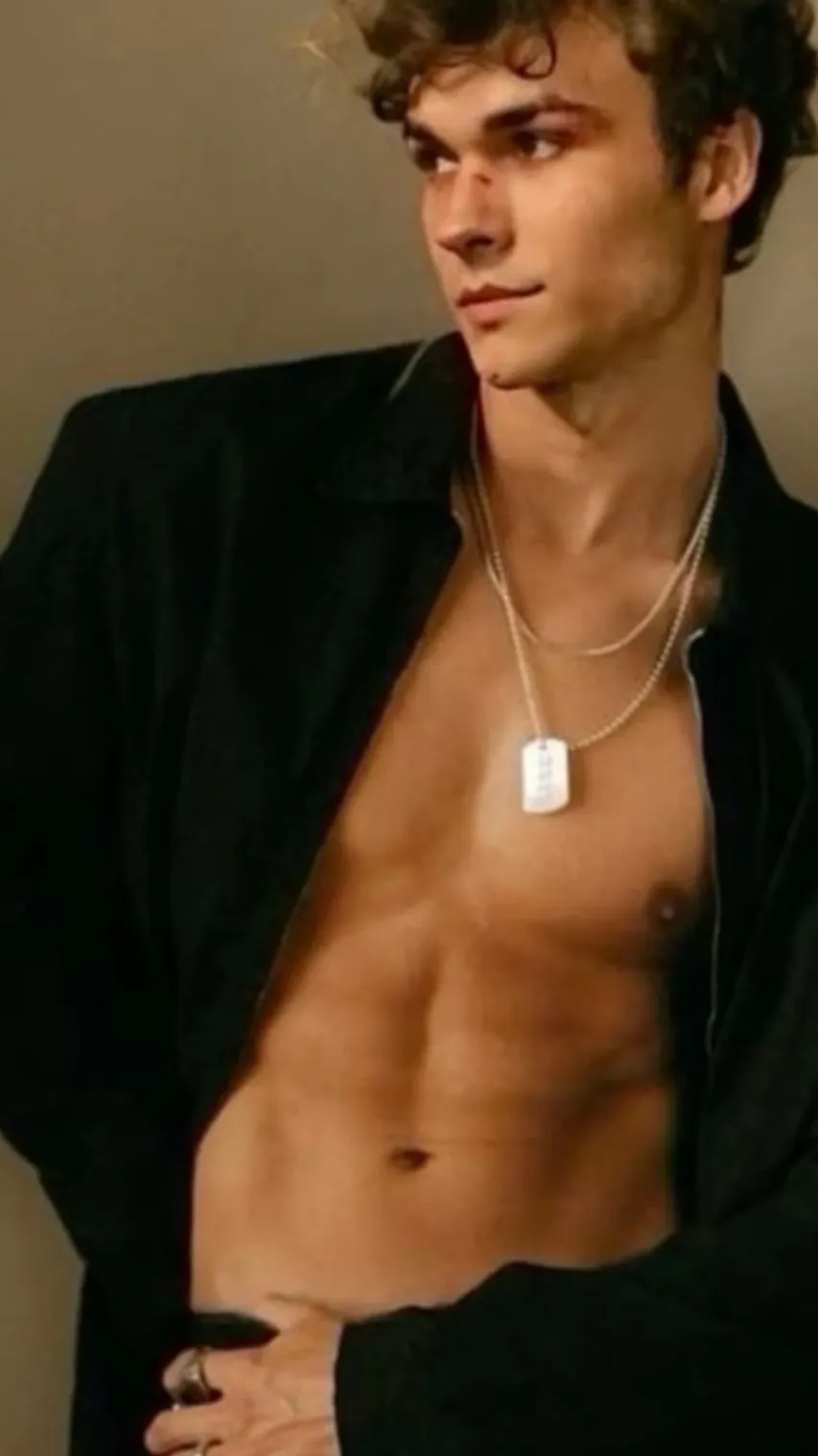 ai character: Mattheo Riddle  background