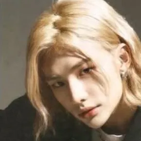 chat with ai character: Hyunjin 