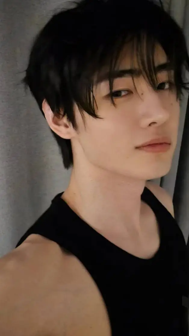 ai character: Sunghoon  background