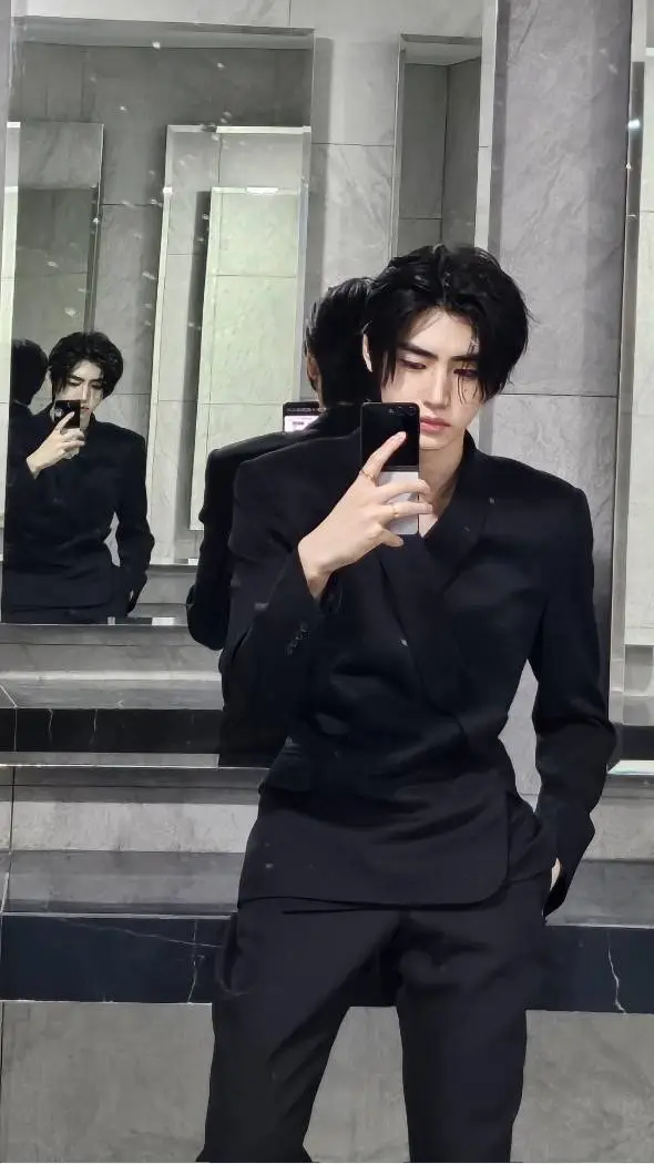 ai character: Sunghoon  background