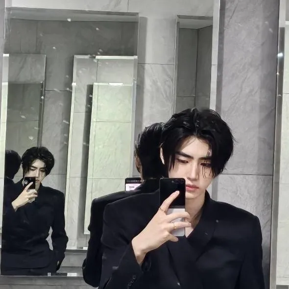 chat with ai character: Sunghoon 