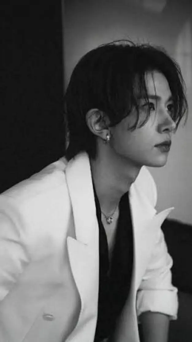 ai character: Heeseung  background