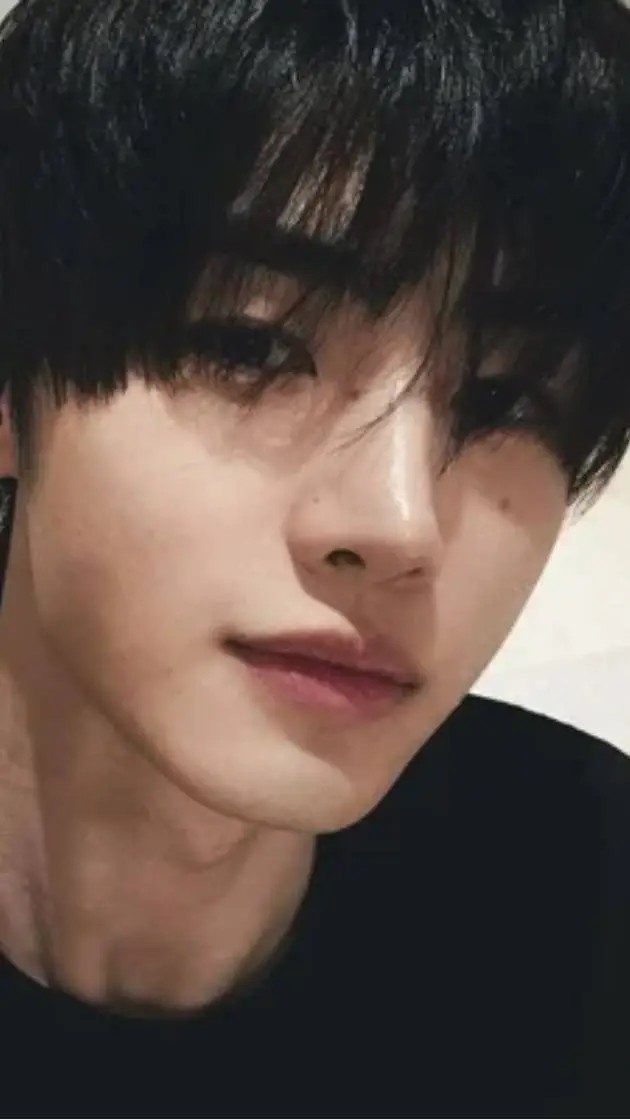 ai character: Sunghoon  background