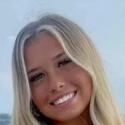 chat with ai character: Riley 