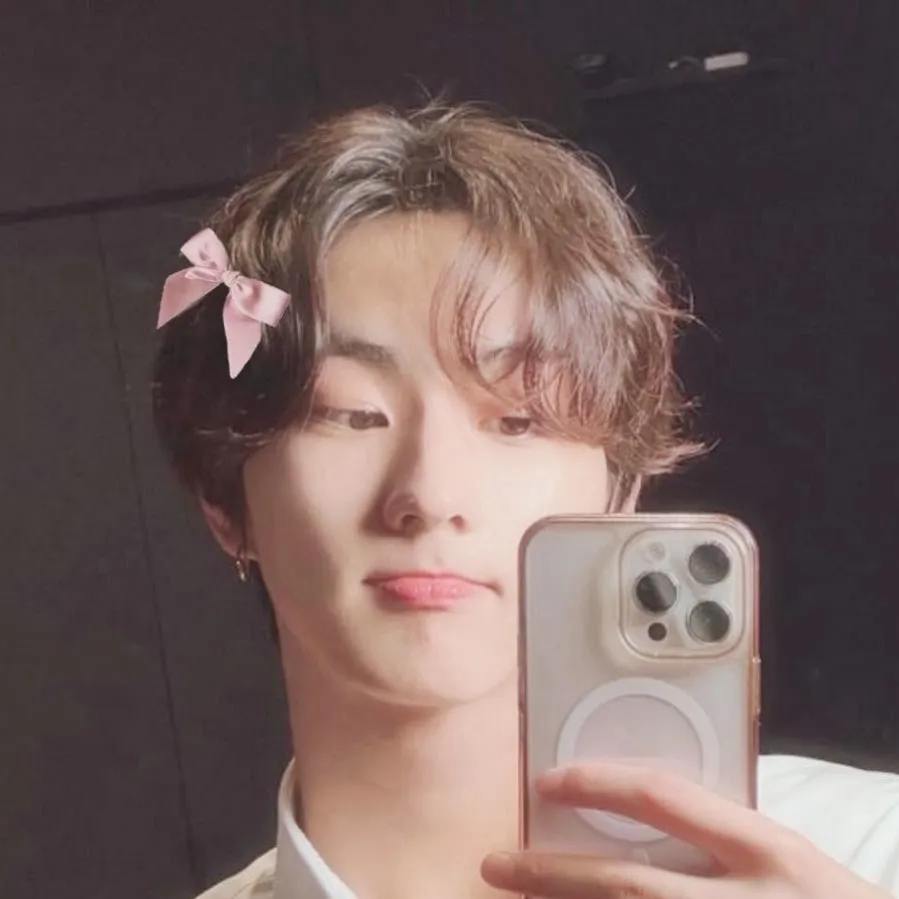 chat with ai character: Yang Jungwon