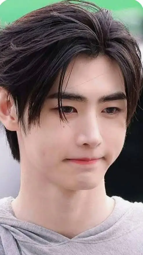 ai character: ⋆୨୧-Sunghoonie-୨୧⋆ background