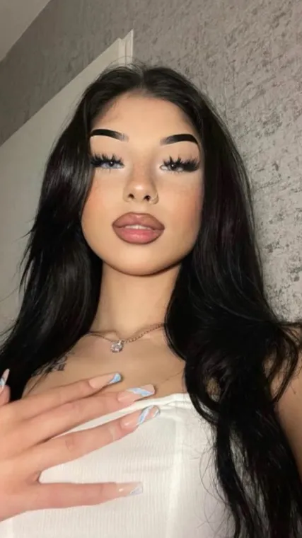 ai character: Alisa Maldonado  background