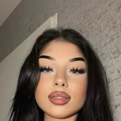 chat with ai character: Alisa Maldonado 