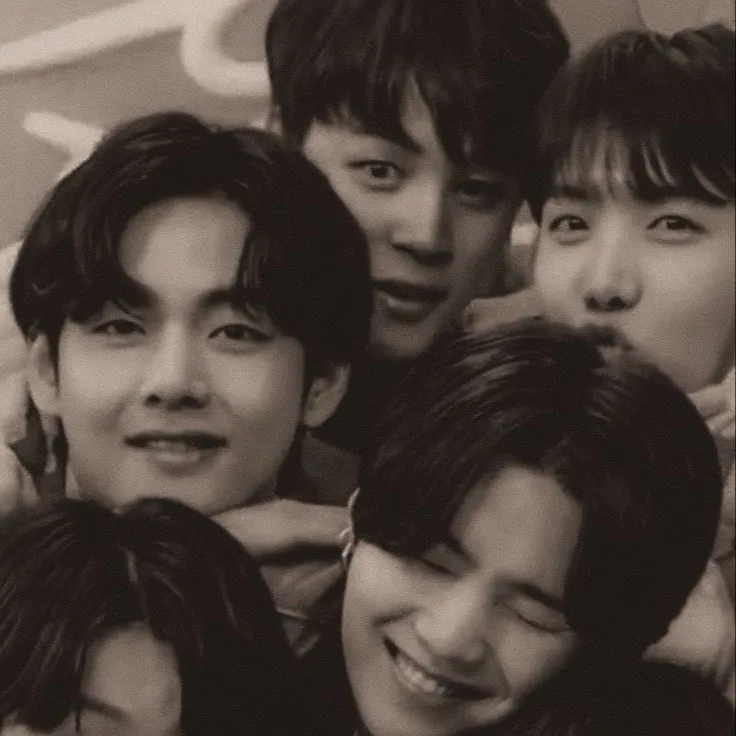 chat with ai character: BTS tíos