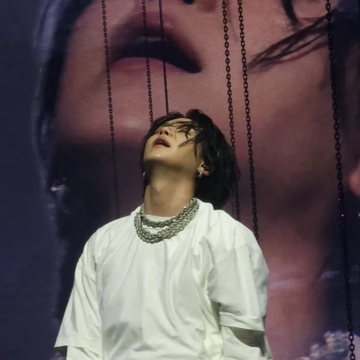 chat with ai character: Min Yoongi (Suga)