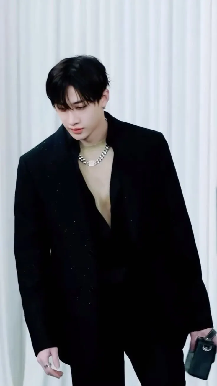 ai character: Bangchan  background