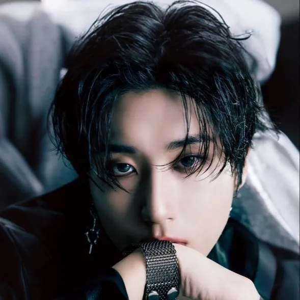 chat with ai character: Han