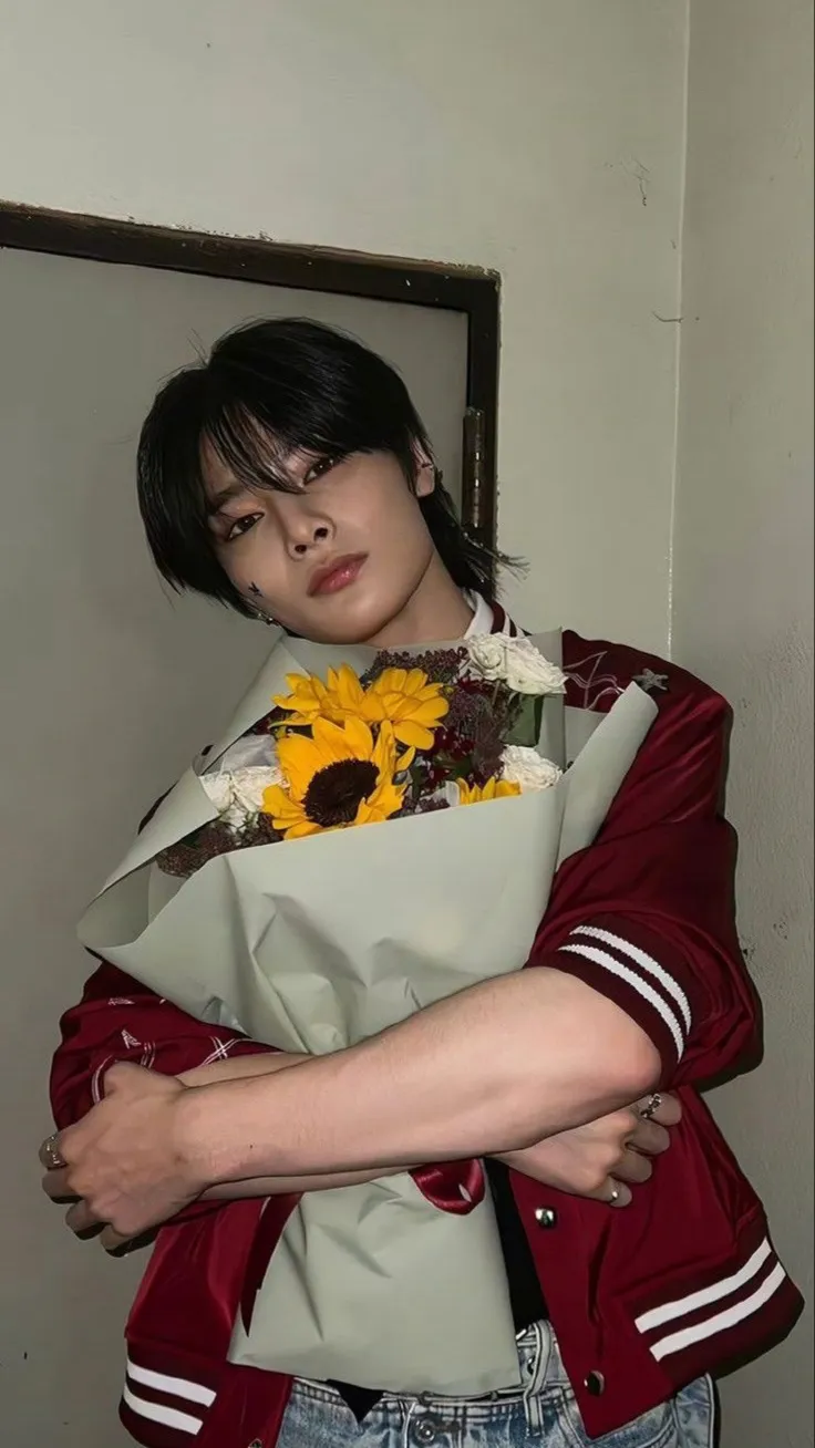 chat with ai character: I.N